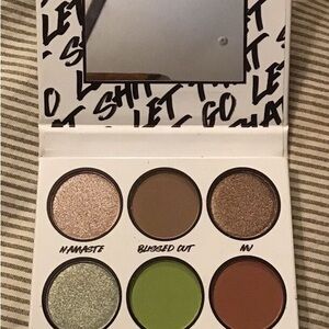Eyeshadow Palette with Green and Brown Shades